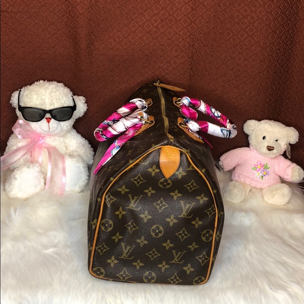 Authentic ✅ - Picture 2 of 8